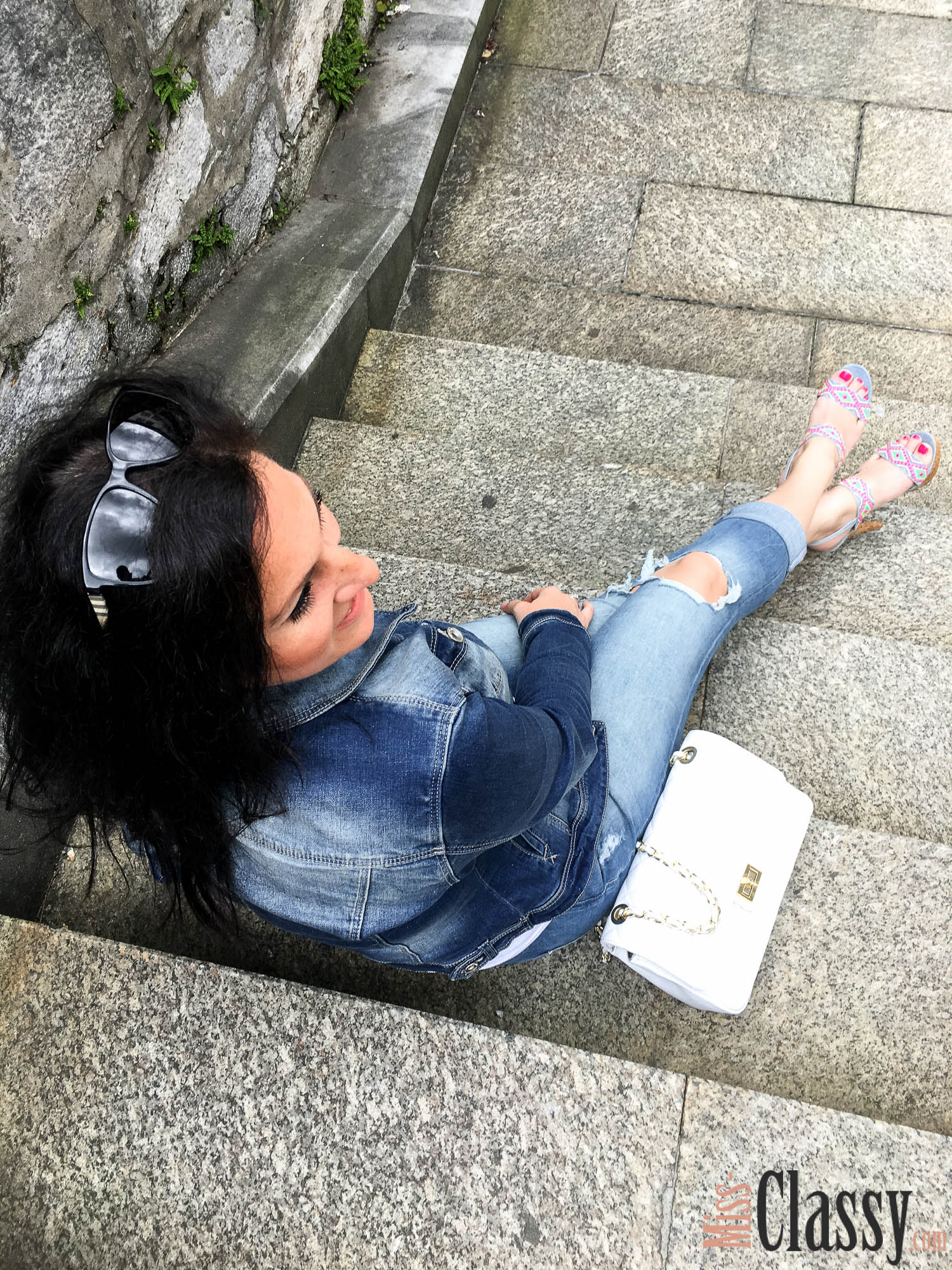 Destroyed Jeans in the City - Graz - Guess - High Heels - Jeansjacke - Burberry Sonnenbrille