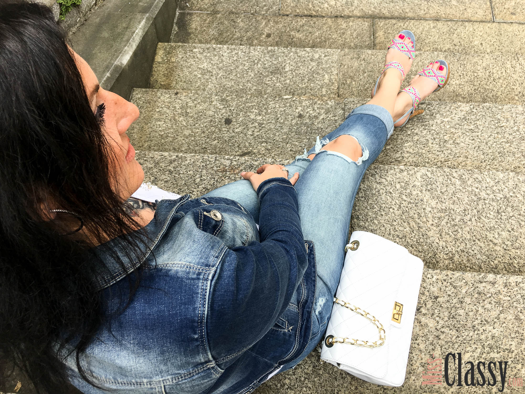 Destroyed Jeans in the City - Graz - Guess - High Heels - Jeansjacke - Burberry Sonnenbrille