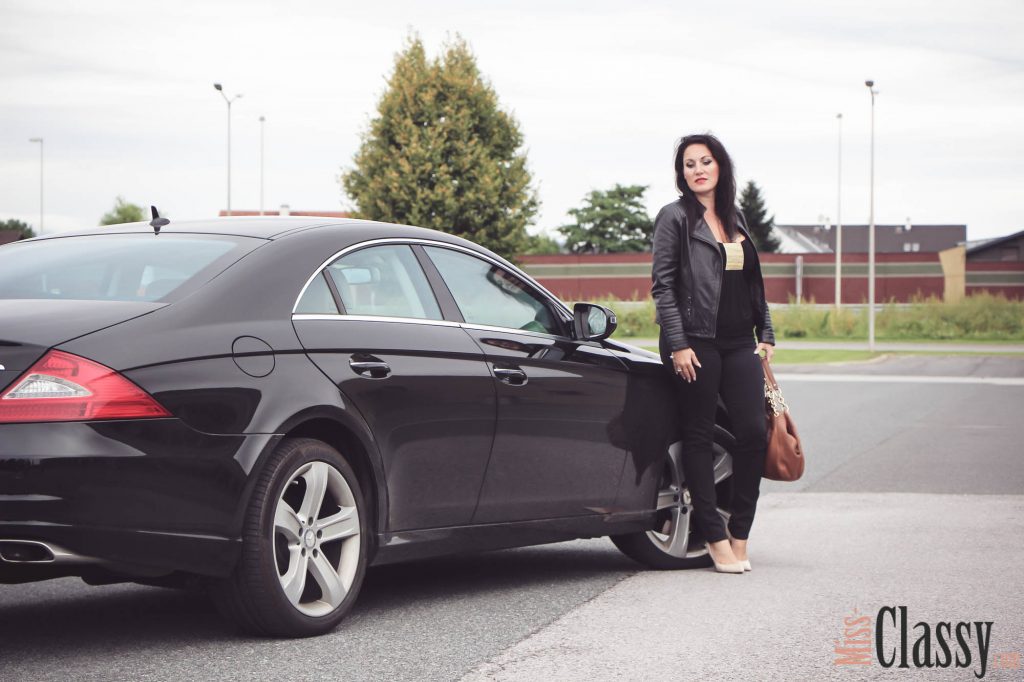 OUTFIT Lady in Black oder das Fotoshooting mit den coolen Jungs - Lederjacke - Michael Kors - Handtasche