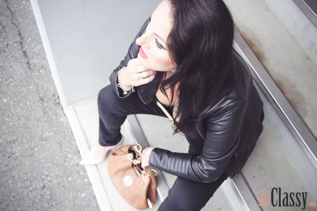 OUTFIT Lady in Black oder das Fotoshooting mit den coolen Jungs - Lederjacke - Michael Kors - Handtasche