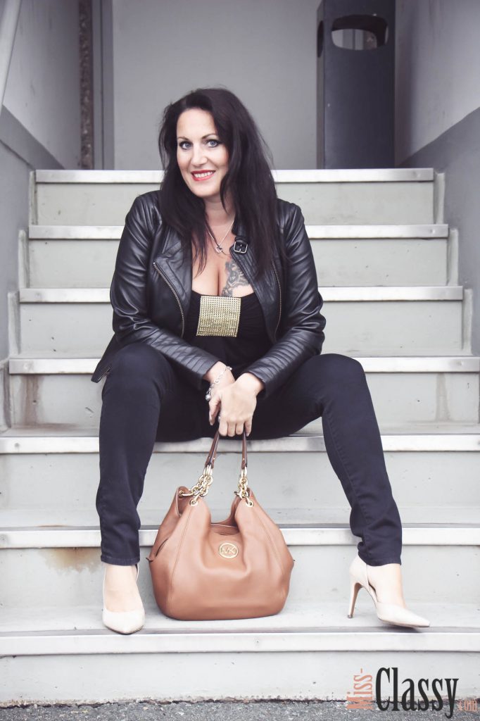 OUTFIT Lady in Black oder das Fotoshooting mit den coolen Jungs - Lederjacke - Michael Kors - Handtasche