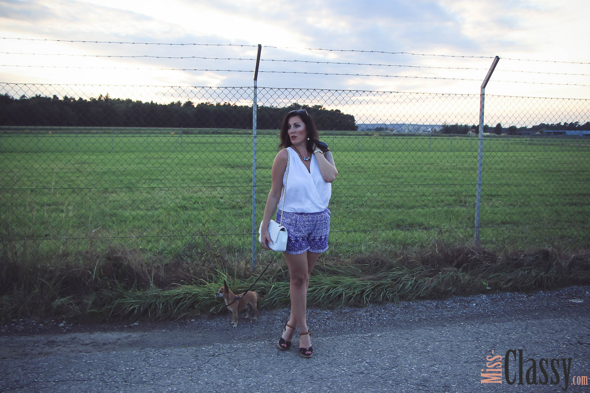 OUTFIT: Blau-weisser Jumpsuit - Romper - Wedges - Tommy Hilfiger