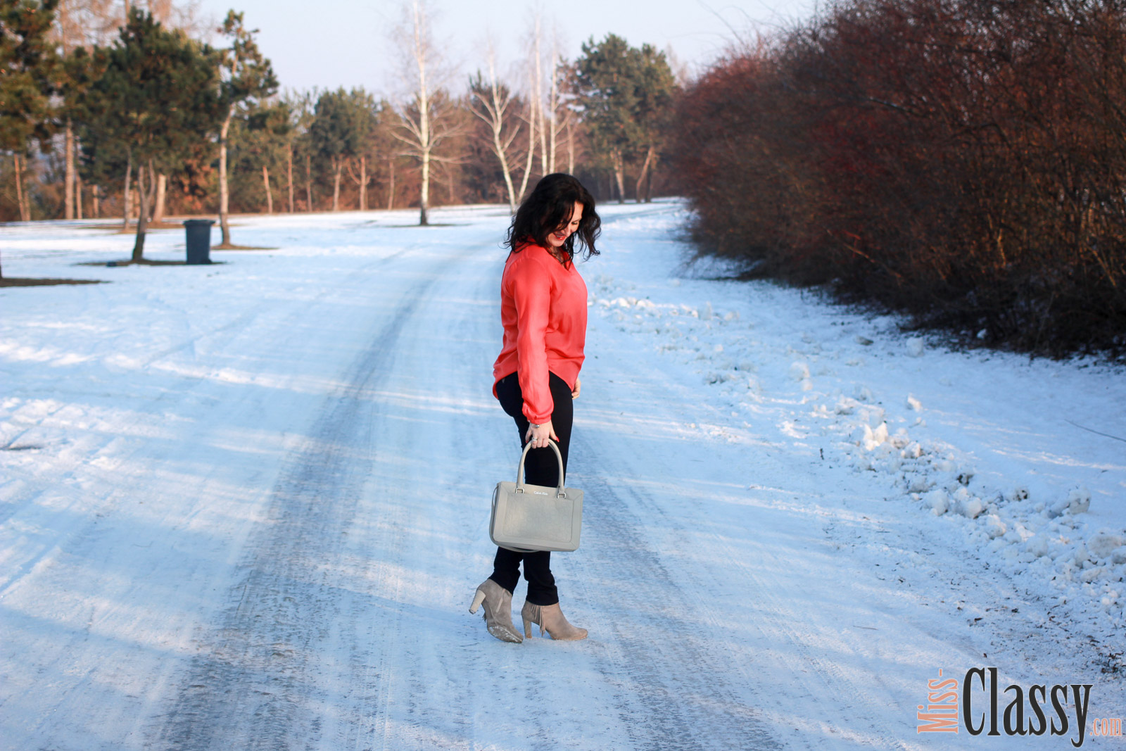 OUTFIT Miss Classy wird bunt - Bluse in der Trendfarbe Flame, Miss Classy, classy, beclassy, Fashionblog, Fashionblogger, Österreich, Austria, Graz, SFZ, Schwarzl Freizeitzentrum, Schwarzl See, orange Bluse, Esprit, Wollmantel, Calvin Klein Handtasche, Stiefeletten, Fransenboots, Guess, Paul Hewitt, Ankerarmband