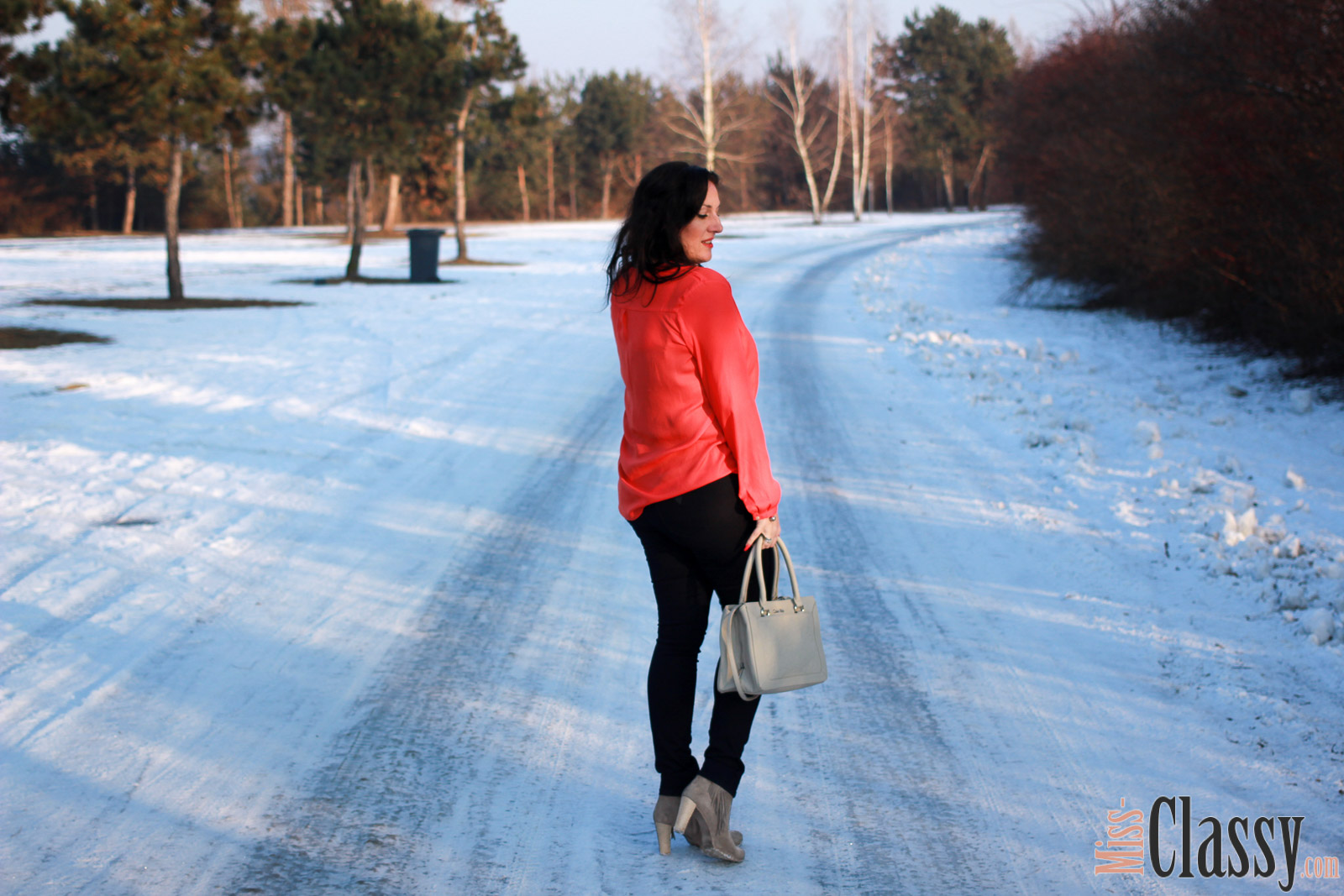 OUTFIT Miss Classy wird bunt - Bluse in der Trendfarbe Flame, Miss Classy, classy, beclassy, Fashionblog, Fashionblogger, Österreich, Austria, Graz, SFZ, Schwarzl Freizeitzentrum, Schwarzl See, orange Bluse, Esprit, Wollmantel, Calvin Klein Handtasche, Stiefeletten, Fransenboots, Guess, Paul Hewitt, Ankerarmband