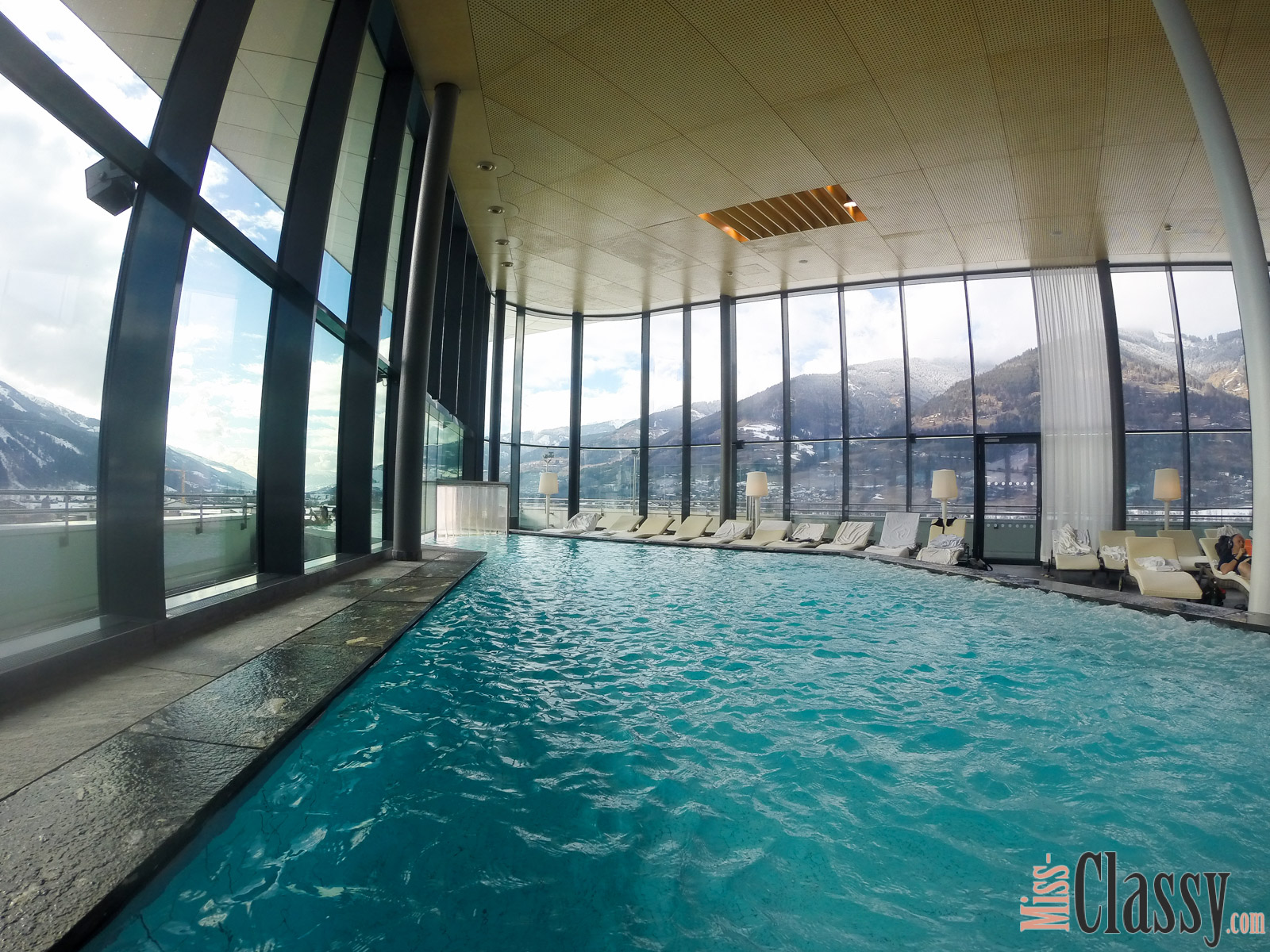 TRAVEL RELAX! Tagesurlaub DE LUXE im Tauern-Spa Kaprun, Zell am See, Salzburg, Skylinepool, Skypool, Panoramasauna, Therme, Thermalwasser, Wellness, Erholung, Spa Wasserwelt, Spa Saunawelt, Vitalfrühstück, Frühstücksbuffet, Kurzurlaub, exklusiv, Miss Classy, Mister Classy, Travelblog, Travelblogger, Lifestyle, Lifestyleblog, Austria, Reise, Travel, Travel the World, Wayfarer, Wanderlust, Relax