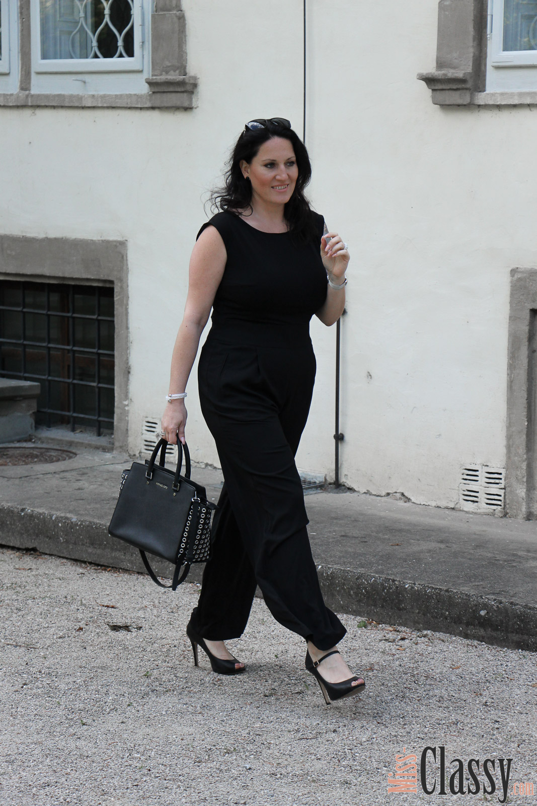 OUTFIT Classy Jumpsuit von Alba Moda, Miss Classy, miss-classy.com, Fashionblog, Fashionblogger, Fashionblog Graz, Lifestyleblog Graz, Graz, Grazer Burg, Burg Graz, Burggarten Graz, Steiermark, Österreich, classy, beclassy, classy Fashion, Outfit, Style, Fashion, Mode, OOTD, Lippenstift MAC, MAC Cosmetics, High Heels, Pumps Buffalo, Sonnenbrille Burberry, Michael Kors, Jumpsuit, Overall, Classy Jumpsuit, Alba Moda, Daniel Wellington, Swarovski