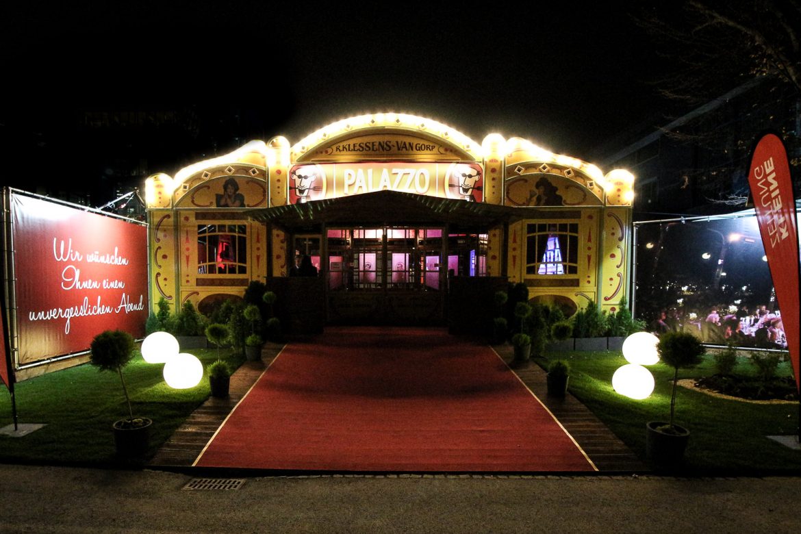 LIFESTYLE: Eckart Witzigmann Palazzo Graz - Die neue Dinnershow "Unikate", Miss Classy, Lifestyle Blog Graz, Graz, Steiermark, Österreich, classy, beclassy, Palazzo Graz, Eckart Witzigmann, Dinnershow, Cabaret, Zirkus, Artisten, Spiegelpalast, MCG, Grazer Messe, Show, Unterhaltung