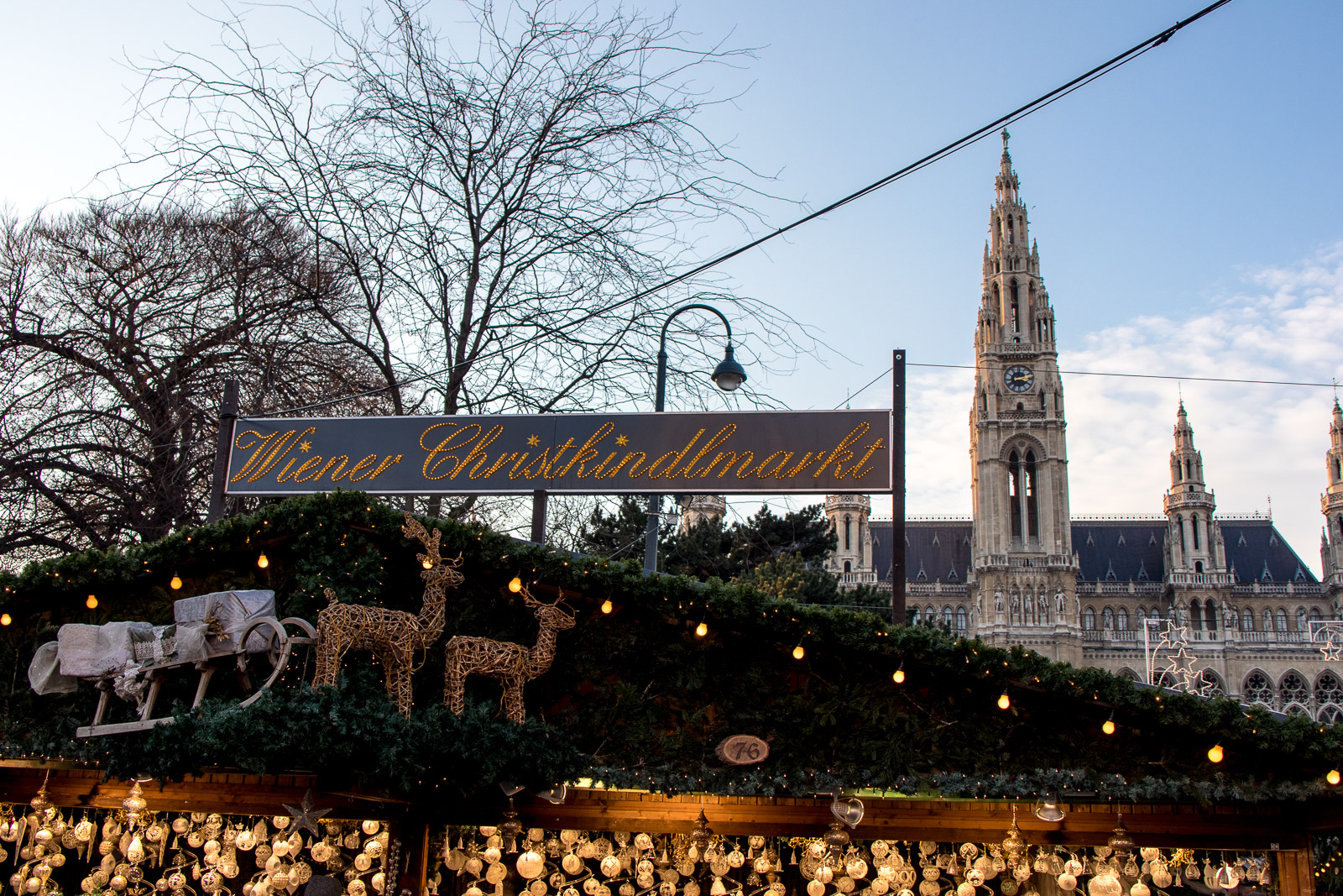 LIFESTYLE: Winter-Wonderland am Christkindlmarkt am Wiener Rathausplatz - Canon Austria Bloggerchallenge, Miss Classy, Lifestyle Blog Graz, classy, Canon Austria, Canon, Liveforthestory, Live for the Story, Christkindlmarkt, Weihnachtsmarkt, Wien, Rathausplatz, Canon EOS M6, Spiegellose Systemkameras von Canon, Wiener Fotoschule, EF 50mm f/1.8 STM, EF-M18-150mm f3.5-6.3 IS STM, Adapter für EF Objektive EF-EOS M