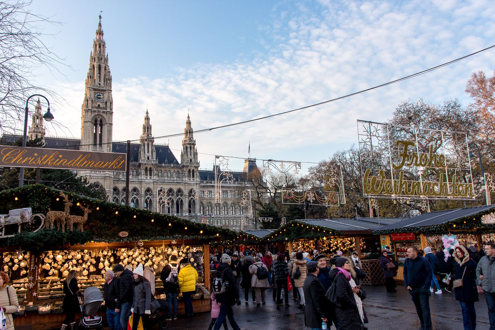 LIFESTYLE: Winter-Wonderland am Christkindlmarkt am Wiener Rathausplatz - Canon Austria Bloggerchallenge, Miss Classy, Lifestyle Blog Graz, classy, Canon Austria, Canon, Liveforthestory, Live for the Story, Christkindlmarkt, Weihnachtsmarkt, Wien, Rathausplatz, Canon EOS M6, Spiegellose Systemkameras von Canon, Wiener Fotoschule, EF 50mm f/1.8 STM, EF-M18-150mm f3.5-6.3 IS STM, Adapter für EF Objektive EF-EOS M