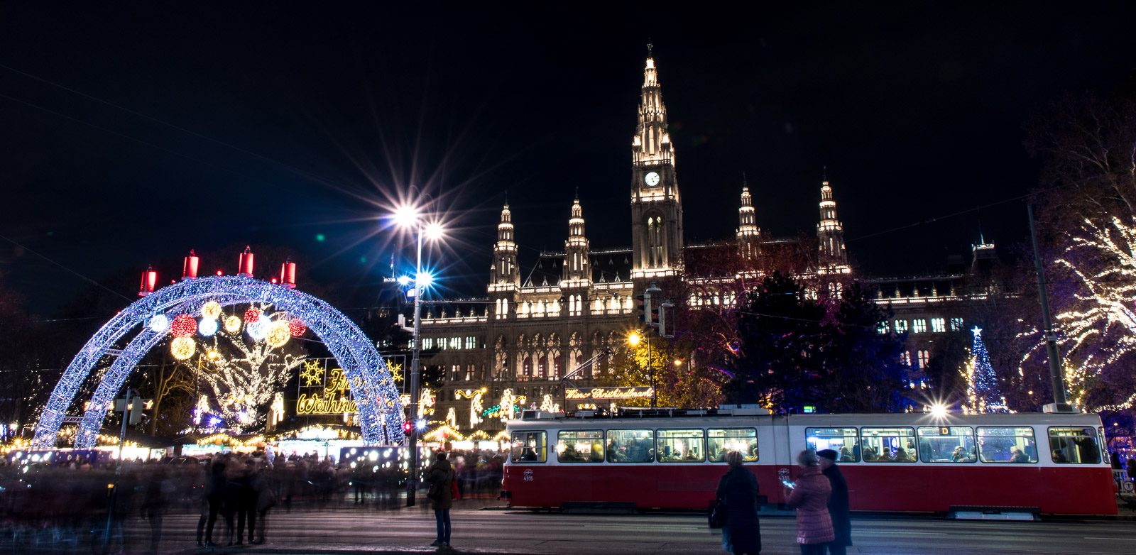 LIFESTYLE: Winter-Wonderland am Christkindlmarkt am Wiener Rathausplatz - Canon Austria Bloggerchallenge, Miss Classy, Lifestyle Blog Graz, classy, Canon Austria, Canon, Liveforthestory, Live for the Story, Christkindlmarkt, Weihnachtsmarkt, Wien, Rathausplatz, Canon EOS M6, Spiegellose Systemkameras von Canon, Wiener Fotoschule, EF 50mm f/1.8 STM, EF-M18-150mm f3.5-6.3 IS STM, Adapter für EF Objektive EF-EOS M