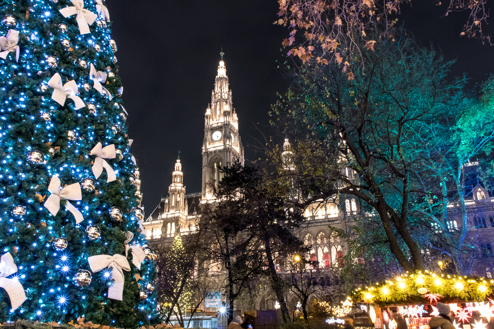 LIFESTYLE: Winter-Wonderland am Christkindlmarkt am Wiener Rathausplatz - Canon Austria Bloggerchallenge, Miss Classy, Lifestyle Blog Graz, classy, Canon Austria, Canon, Liveforthestory, Live for the Story, Christkindlmarkt, Weihnachtsmarkt, Wien, Rathausplatz, Canon EOS M6, Spiegellose Systemkameras von Canon, Wiener Fotoschule, EF 50mm f/1.8 STM, EF-M18-150mm f3.5-6.3 IS STM, Adapter für EF Objektive EF-EOS M