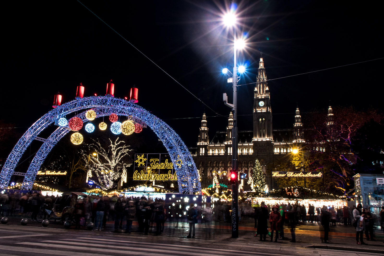 LIFESTYLE: Winter-Wonderland am Christkindlmarkt am Wiener Rathausplatz - Canon Austria Bloggerchallenge, Miss Classy, Lifestyle Blog Graz, classy, Canon Austria, Canon, Liveforthestory, Live for the Story, Christkindlmarkt, Weihnachtsmarkt, Wien, Rathausplatz, Canon EOS M6, Spiegellose Systemkameras von Canon, Wiener Fotoschule, EF 50mm f/1.8 STM, EF-M18-150mm f3.5-6.3 IS STM, Adapter für EF Objektive EF-EOS M