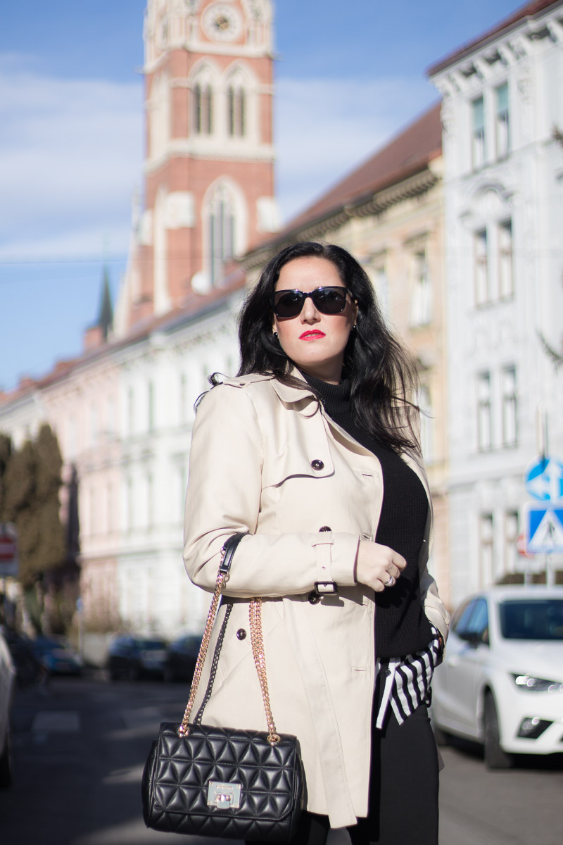 Layering mit Streifenbluse, Strickpullover und Trenchcoat, Fashion Blog, Mode Blog, Bloggerin Graz, Grazer Fashion Blog, classy Fashion, Miss Classy, Trenchcoat, Streifenbluse, Strickpullover, Stiefeletten, Handtasche von Michael Kors, Sonnenbrille von Burberry, Layering Look, Zwiebellook