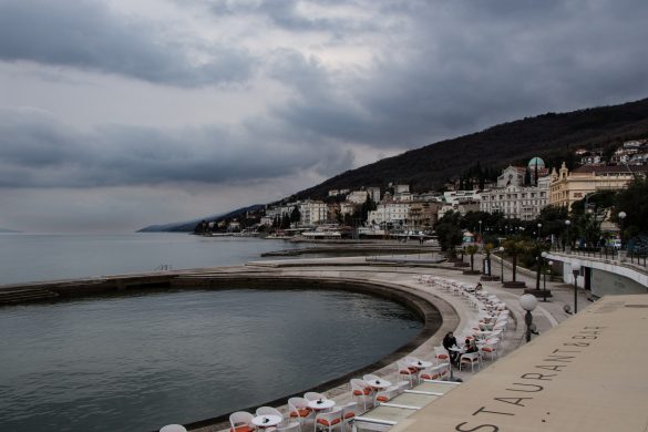 Winterurlaub im Kurort Opatija - ein Kurztrip in die kroatische Küstenstadt, Reise Blog, Reise Blogger, Miss Classy, Wanderlust, Wayfarer, Reisebericht, Kroatien, Reise im Winter, Urlaub im Winter, Opatija, Kvarner Bucht, Meer, Uferpromenade Lungomare, ältester Fremdverkerkehrsort in Kroatien, Habsburger, österreichische Riviera