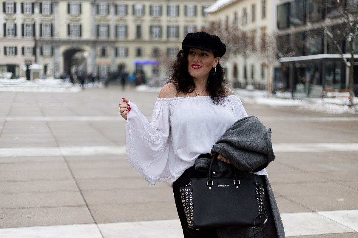 Culotte mit weißer Off-Shoulder Bluse und grauem Mantel, hochgeschnittene schwarze Culotte mit Bindegürtel, weiße Off-Shoulder Bluse, Baker Boy, Michael Kors Handtasche Selma Grommet, Fashion Blog, Mode Blog, Blogger Graz, Fashion Blog Graz, Miss Classy