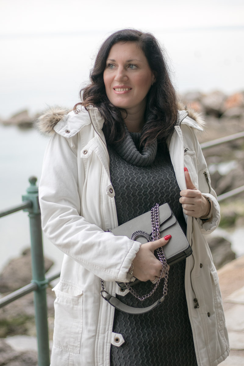 Weißen Parka kombinieren - Mein Winter Outfit mit Lederleggings und Marc O'Polo Boots, Outfit weißer Parka, Lederleggings kombinieren, Lederleggings im Winter tragen, Fashion Blog, Mode Blog, Blogger Graz, Fashion Blog Graz, Miss Classy, Handtasche von SassyClassy