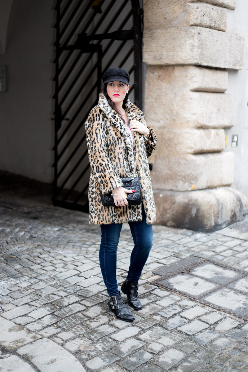 Leo Mantel aus Faux Fur, Baker Boy, Michael Kors Handtasche, Fashion Blog, Mode Blog, Blogger Graz, Fashion Blog Graz, Miss Classy