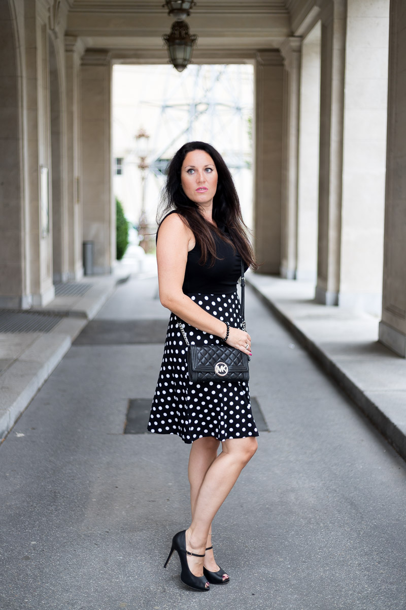 Sommerkleid mit Polka Dots, Sommertrend, Sommerkleid von Albamoda, Michael Kors, Clutch, Fashionblog, Modeblog, Blogger Graz, Fashion Blog Graz, Miss Classy