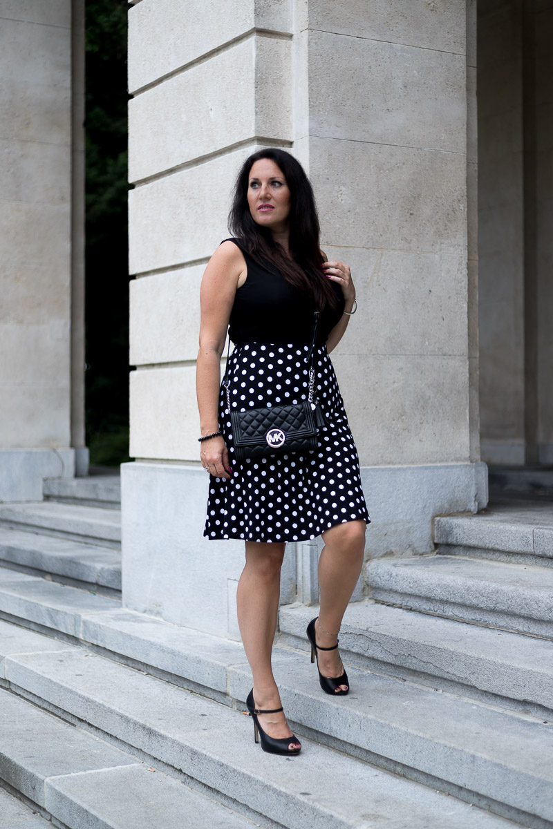 Sommerkleid mit Polka Dots, Sommertrend, Sommerkleid von Albamoda, Michael Kors, Clutch, Fashionblog, Modeblog, Blogger Graz, Fashion Blog Graz, Miss Classy