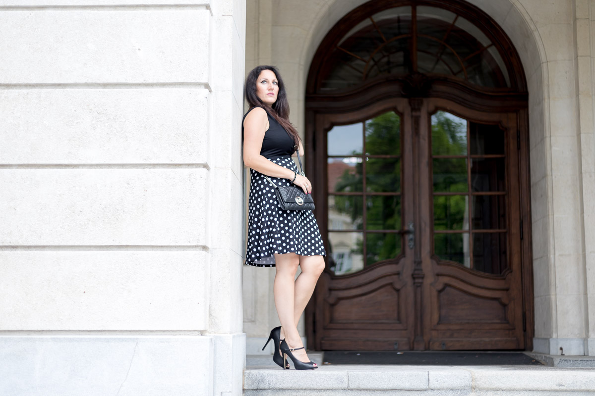 Sommerkleid mit Polka Dots, Sommertrend, Sommerkleid von Albamoda, Michael Kors, Clutch, Fashionblog, Modeblog, Blogger Graz, Fashion Blog Graz, Miss Classy