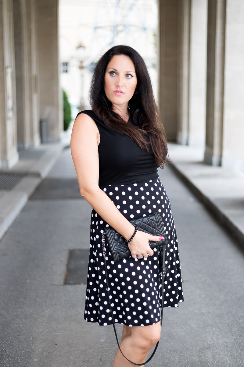 Sommerkleid mit Polka Dots, Sommertrend, Sommerkleid von Albamoda, Michael Kors, Clutch, Fashionblog, Modeblog, Blogger Graz, Fashion Blog Graz, Miss Classy