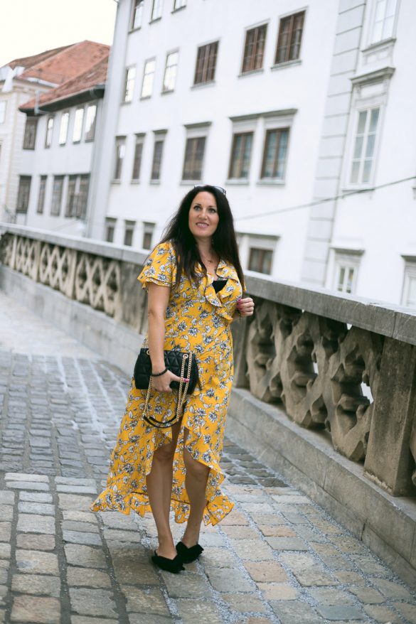 Sommer Outfit mit meinem gelben Wickelkleid mit Rüschen, Kleid von Vero Moda, Michael Kors Handtasche, Mules von H&M, Fashionblog, Modeblog, Blogger Graz, Fashion Blog Graz, Miss Classy