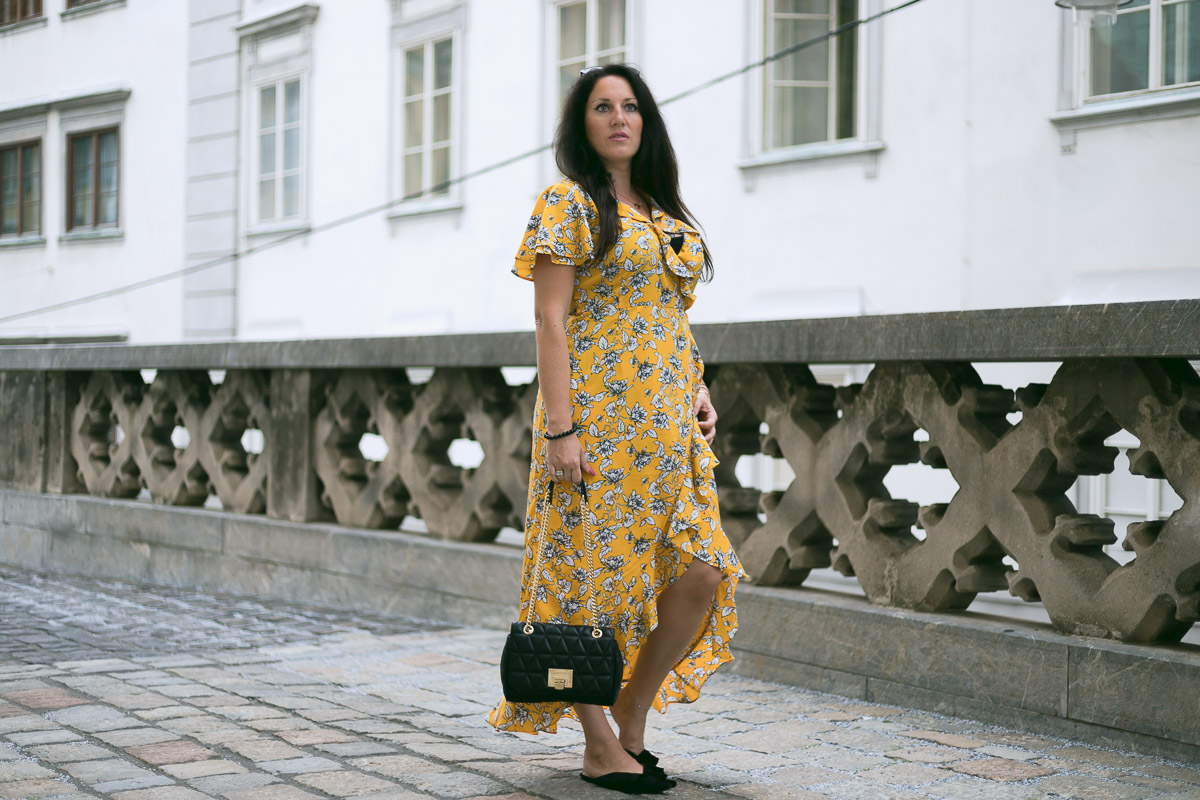 Sommer Outfit mit meinem gelben Wickelkleid mit Rüschen, Kleid von Vero Moda, Michael Kors Handtasche, Mules von H&M, Fashionblog, Modeblog, Blogger Graz, Fashion Blog Graz, Miss Classy