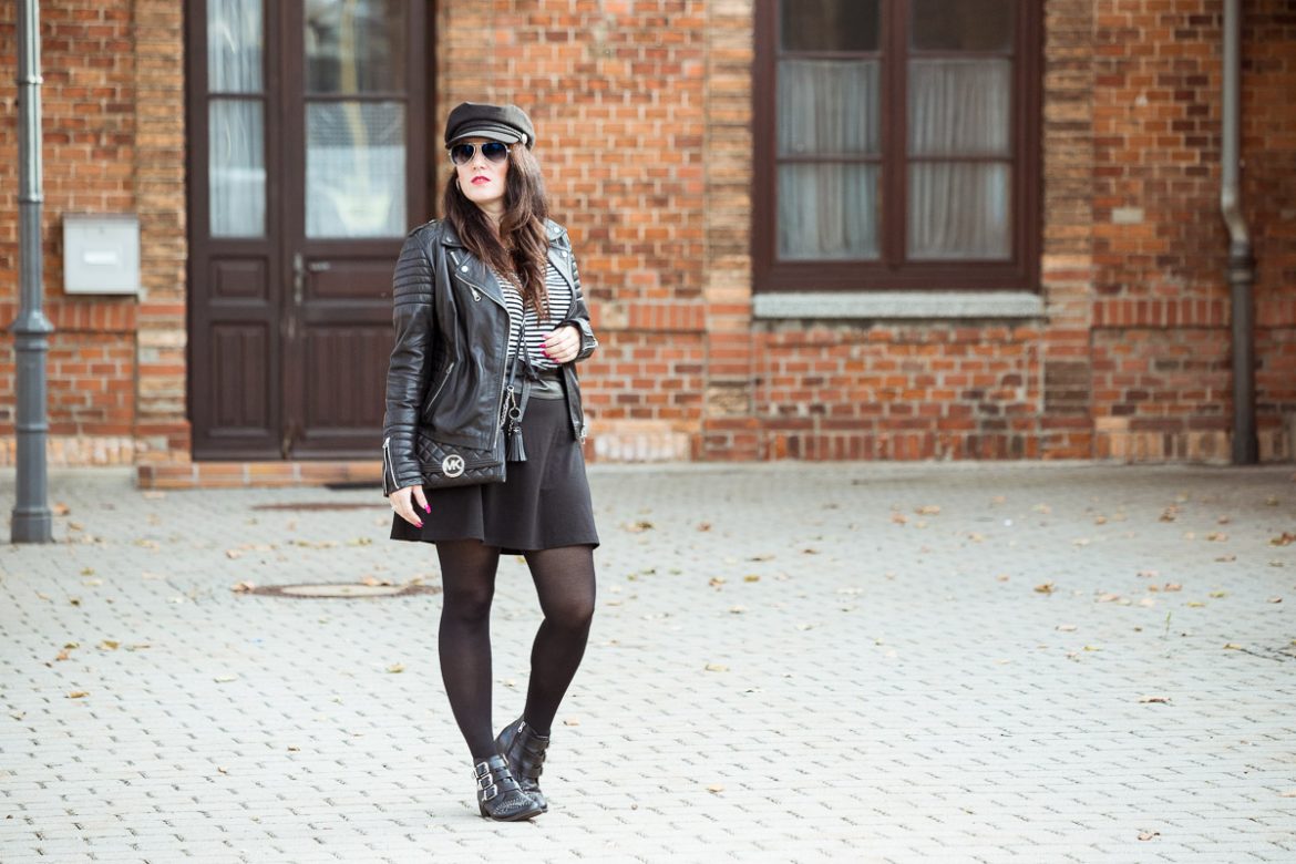 Herbstlook mit Lederjacke, Streifenshirt und Nietenboots, Fashion Blog, Mode Blog, Blog Graz, Miss Classy Herbstlook mit Lederjacke, Streifenshirt und Nietenboots, italienische Lederjacke, Clutch von Michael Kors, Nietenboots von Tom Tailor, Baker Boy Hat, Sonnenbrille von Ray Ban, Fashionblog, Modeblog, Blog Graz, Fashion Blog Graz, Miss Classy
