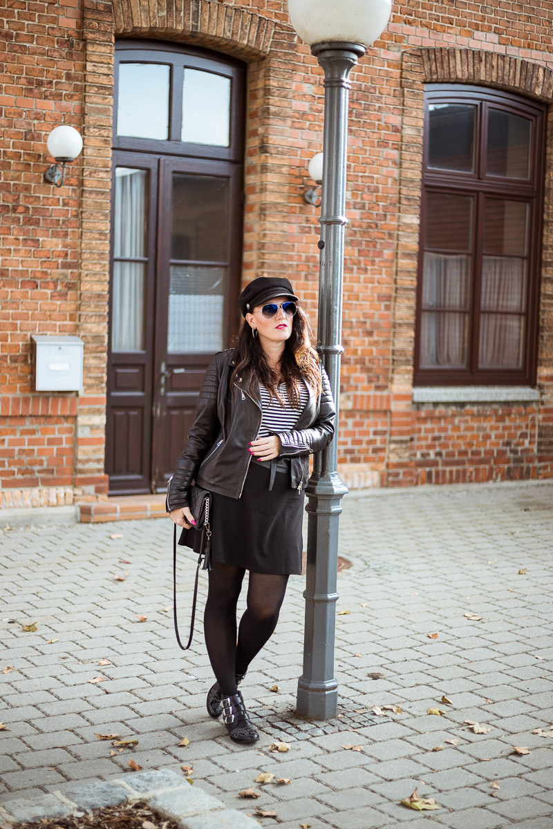 Herbstlook mit Lederjacke, Streifenshirt und Nietenboots, italienische Lederjacke, Clutch von Michael Kors, Nietenboots von Tom Tailor, Baker Boy Hat, Sonnenbrille von Ray Ban, Fashionblog, Modeblog, Blog Graz, Fashion Blog Graz, Miss Classy