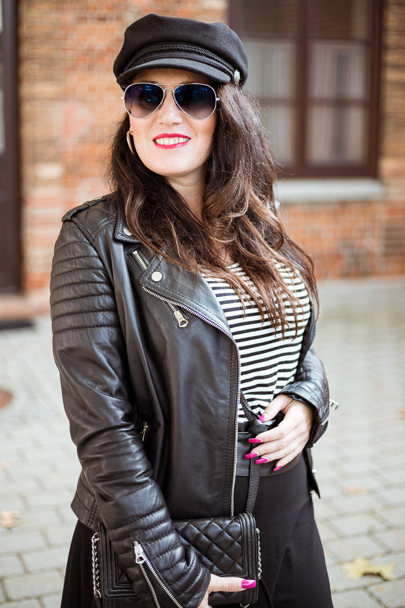 Herbstlook mit Lederjacke, Streifenshirt und Nietenboots, italienische Lederjacke, Clutch von Michael Kors, Nietenboots von Tom Tailor, Baker Boy Hat, Sonnenbrille von Ray Ban, Fashionblog, Modeblog, Blog Graz, Fashion Blog Graz, Miss Classy