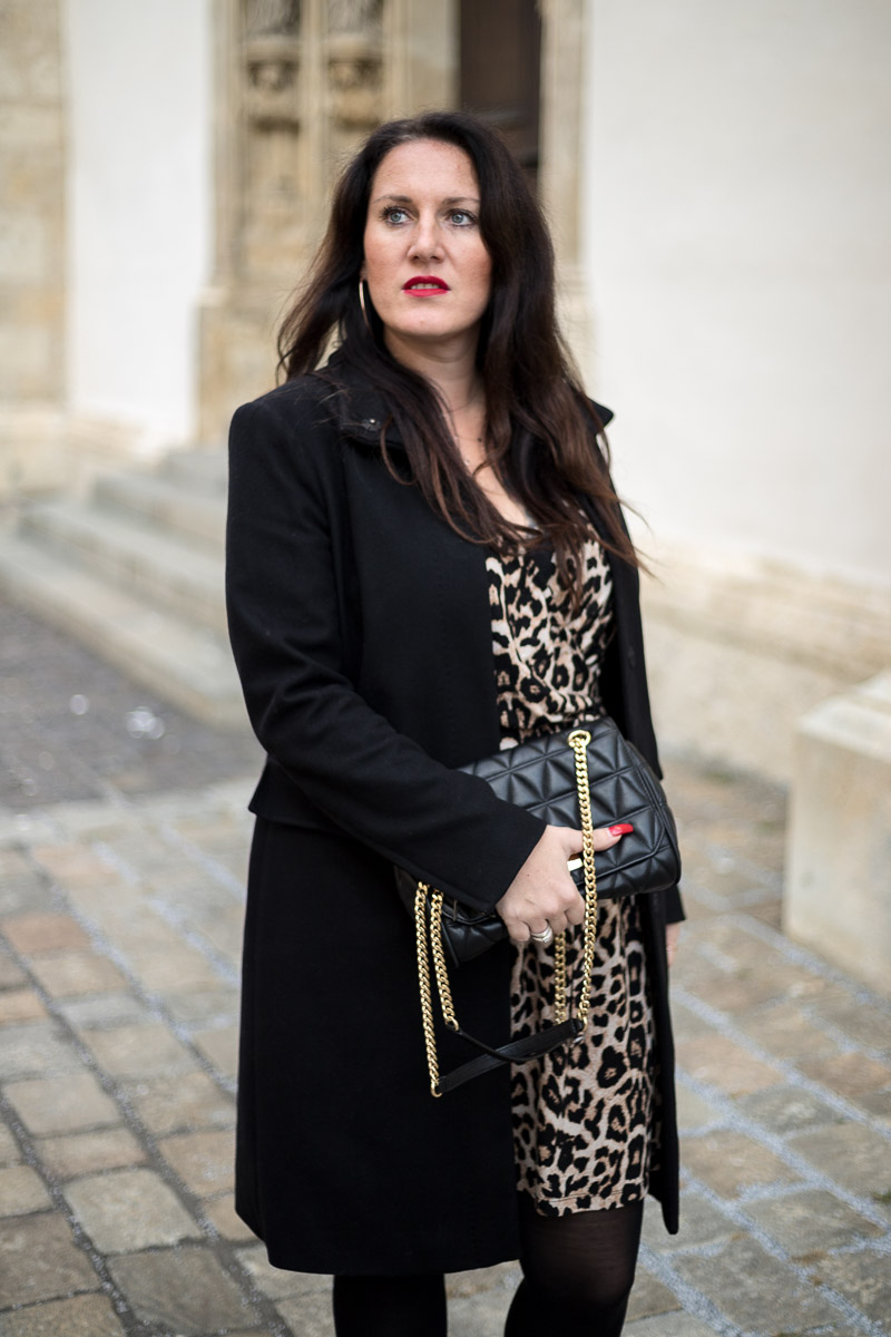 So style ich mein Leoprint-Kleid, Handtasche von Michael Kors, Wollmantel, Schwarze Strumpfhose, Fashionblog, Modeblog, Blog Graz, Fashion Blog Graz, Miss Classy