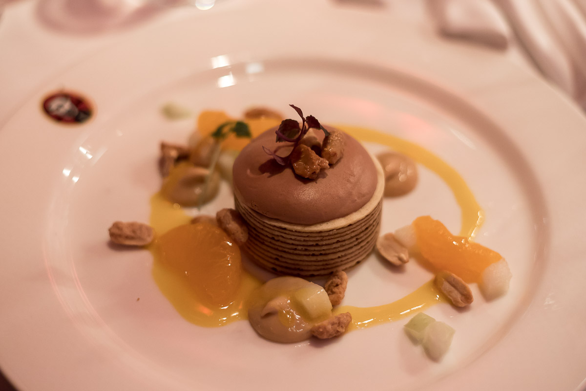 Dessert: Luftiges Schokoladenparfait im Baumkuchen mit Mandarine, grünem Apfel und Erdnuss, Toni Mörwald Palazzo Graz - Global Players, Palazzo Graz, Spiegelpalast, Dinnershow, Miss Classy, Lifestyle Blog Graz, Graz, Steiermark