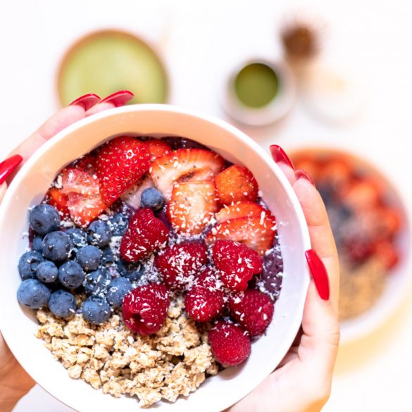 Superfood - Acai Bowls selber machen, Acai Bowl mit Granola, Himbeeren, Erbeeren und Heidelbeeren, Foodblog, Blog Graz, Miss Classy