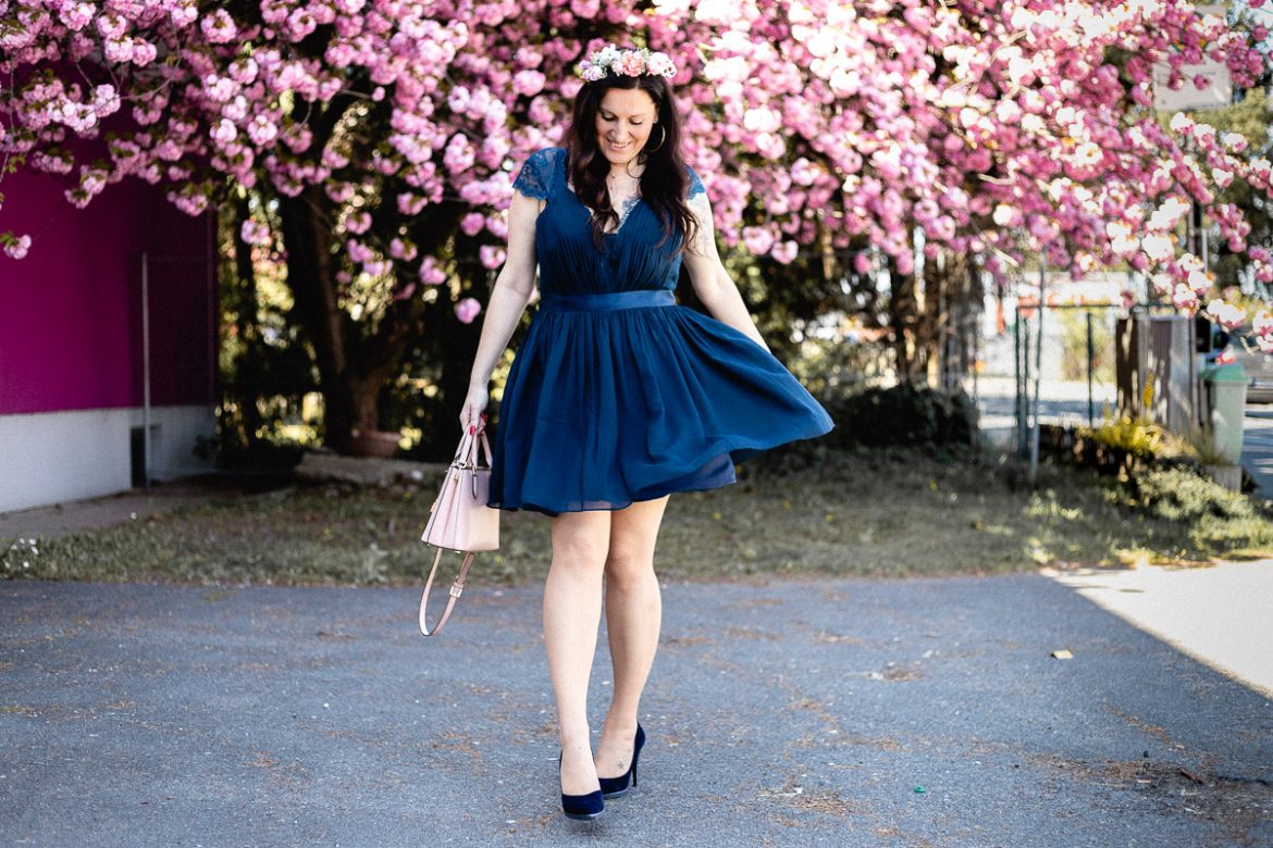 Love is in the air - Brautjungfernkleid in Marineblau // Hochzeit, Süße Brautjungfernkleider, www.miss-classy.com #hochzeit #wedding #brautjungfern