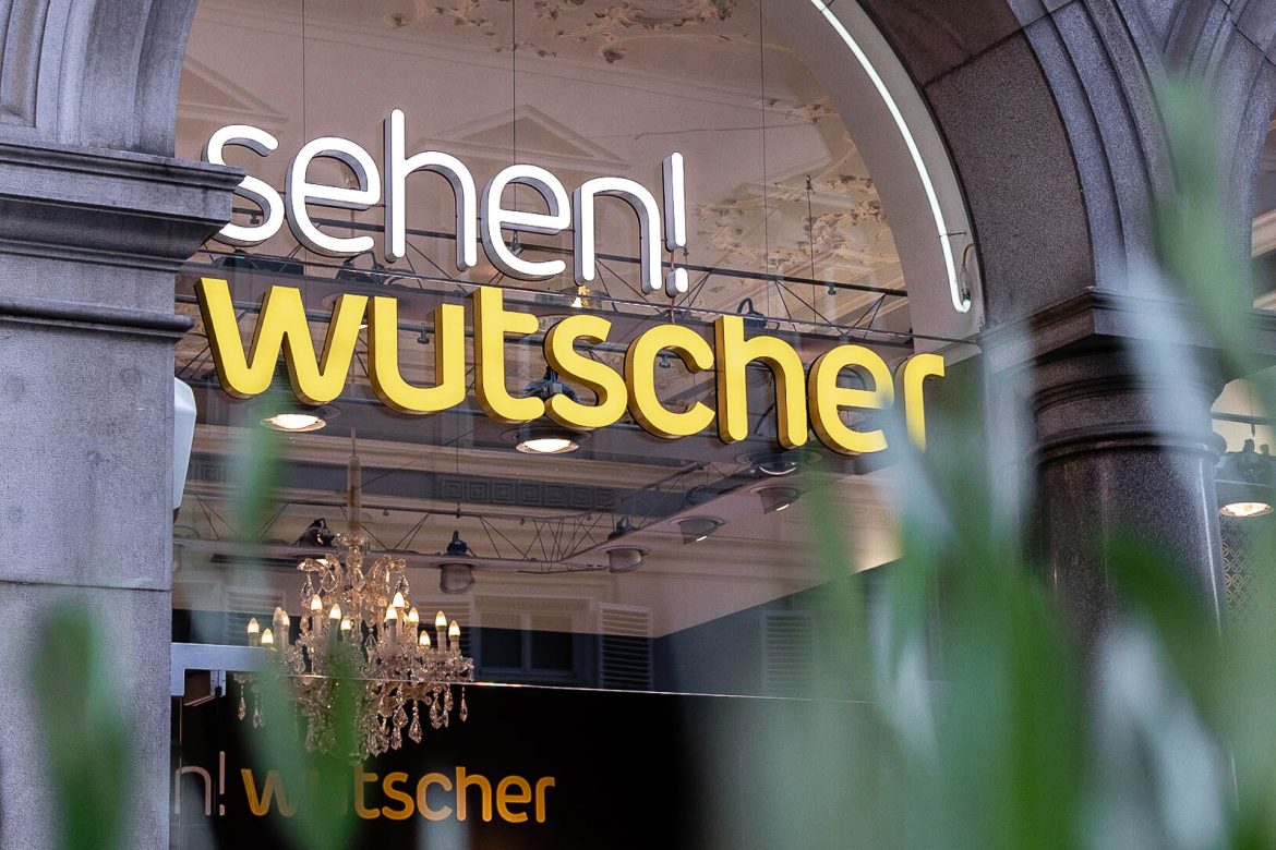 Wutscher Gartenparty - Exklusive Präsentation der aktuellen neubau eyewear Kollektion // sehen! Wutscher, neubau eyewear, Brillenlabel, Sonnenbrille, Event Graz, www.miss-classy.com #sonnenbrille #wutscher #neubau #graz