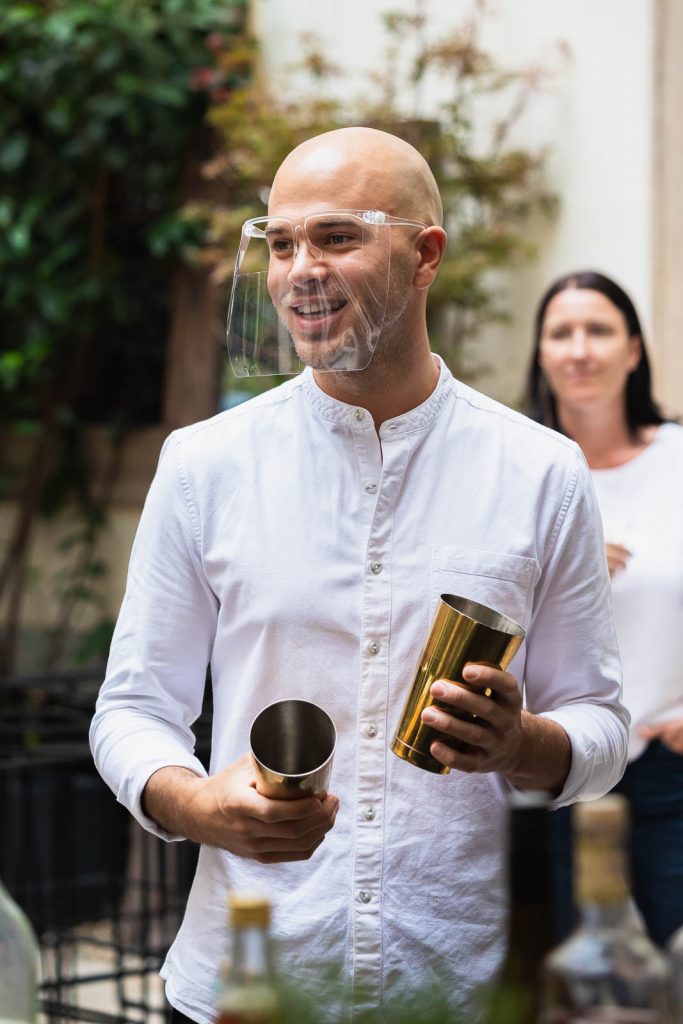 Cocktail-Spezialist und Mixologist Alexander Knoll vom Katze Katze Graz