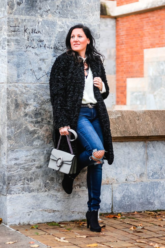 Schwarze Fake Fur Winterjacke